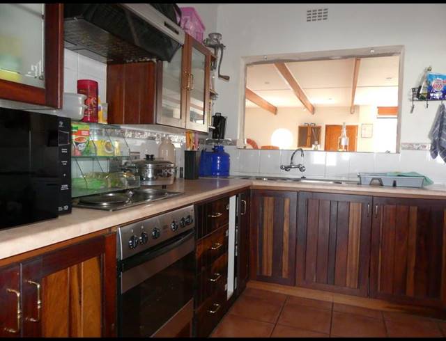 5 BEDROOM HOUSE FOR SALE IN BRITANNIA BAY